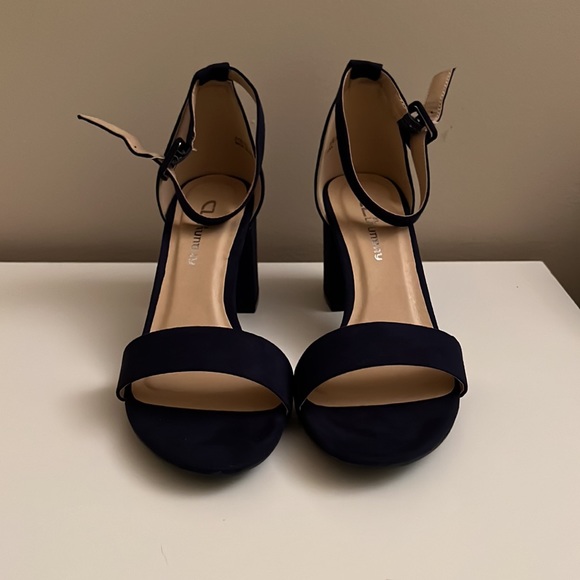 Size 8 Navy Heels - Picture 2 of 3